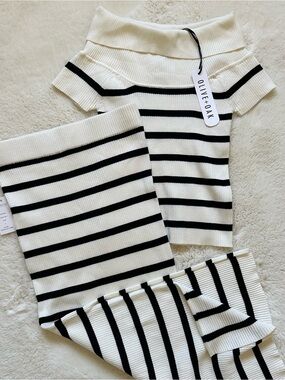 Olive & Oak Cream and Black Striped Off-Shoulder Knit Top and Skirt Set Size S